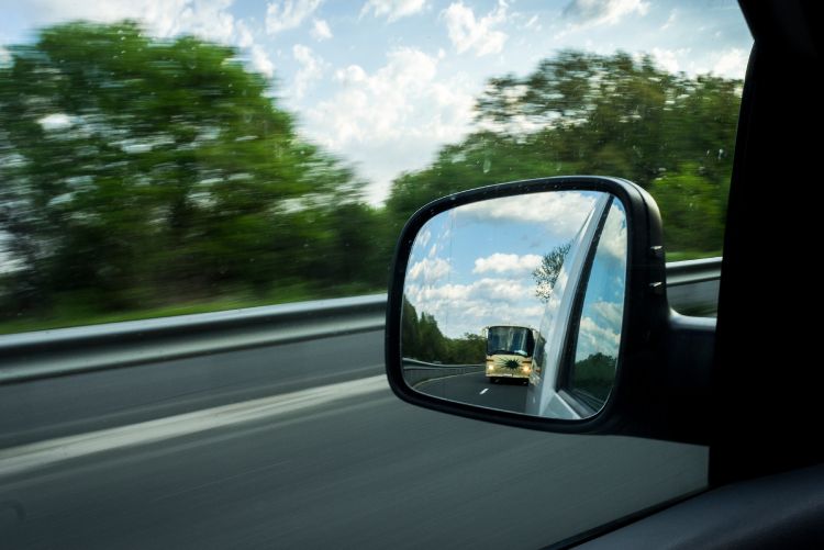 Shuttlebus Road Test Mistake 4 Inadequate Mirror Use and Blind Spot Checks